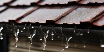 住宅漏雨究竟该不该找物业？